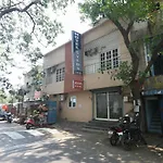 Oyo 8645 Syeds Inn