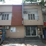 Oyo 8645 Syeds Inn