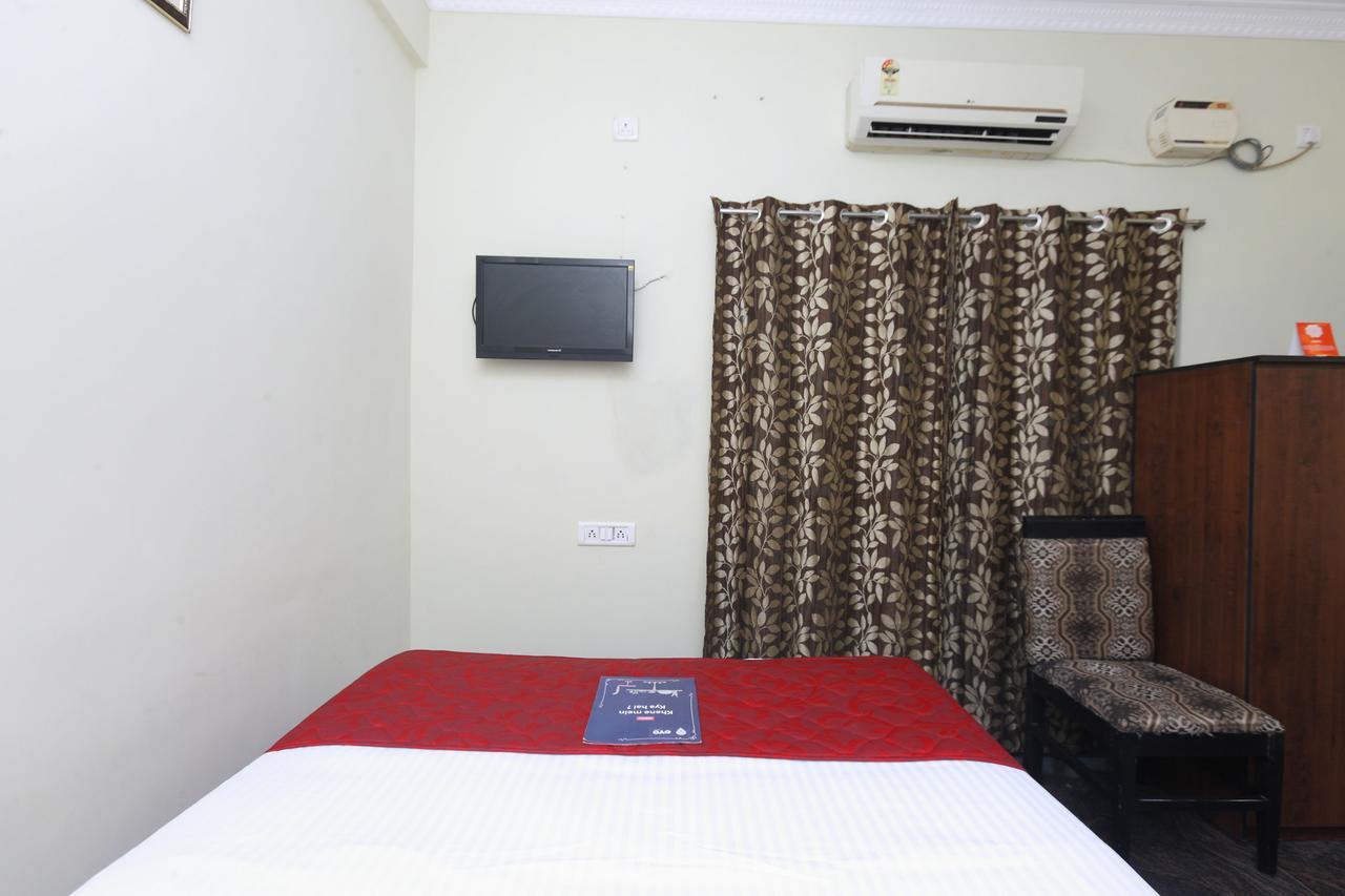 Oyo 8645 Syeds Hotel