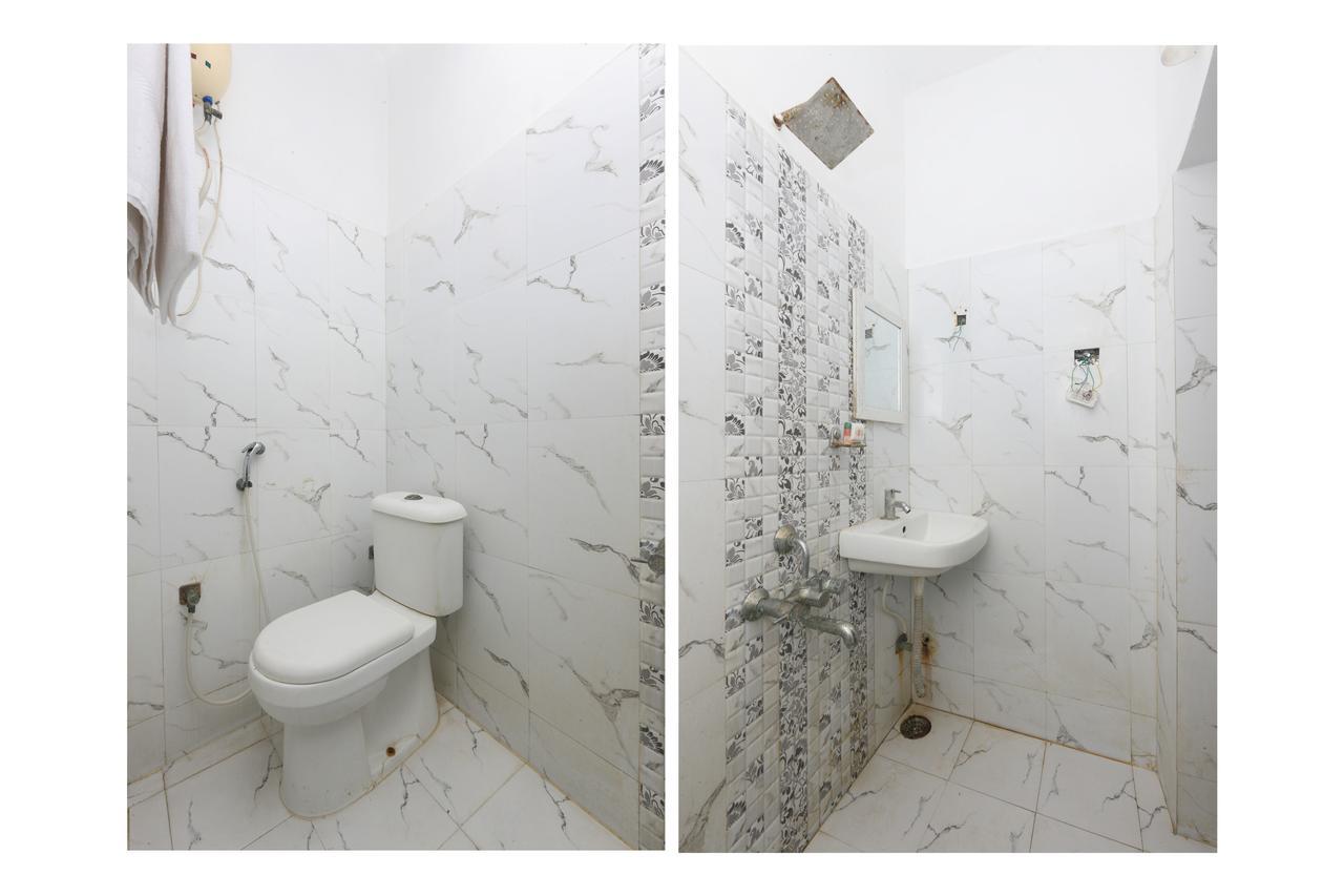 Oyo 8645 Syeds Hotel 3*