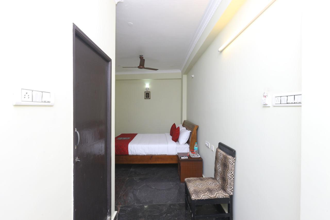Hotel Oyo 8645 Syeds 3*